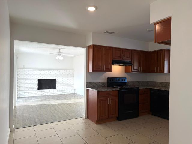 4689 N Feland Avenue, Fresno, CA 93722
