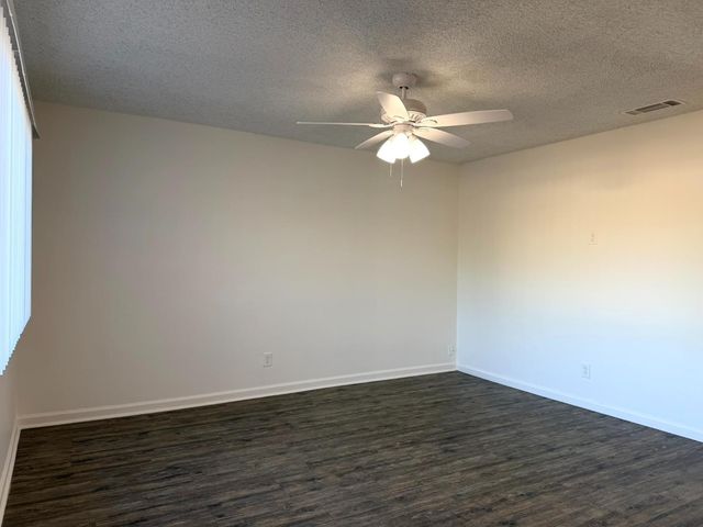 4689 N Feland Avenue, Fresno, CA 93722