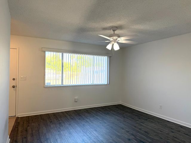 4689 N Feland Avenue, Fresno, CA 93722