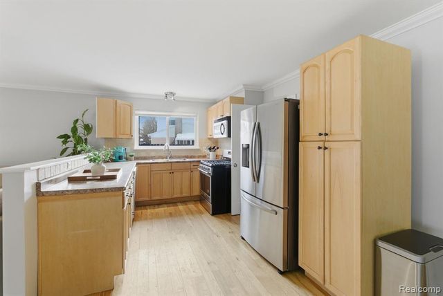 25737 Rusty Street, Taylor, MI 48180