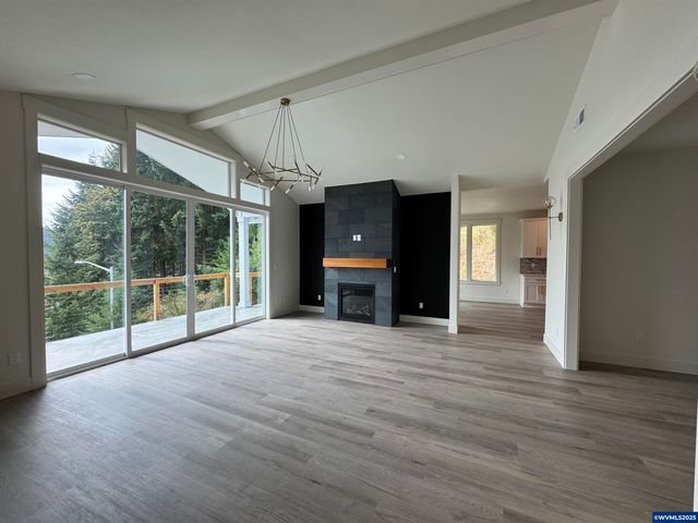 812 Hawk Dr, Silverton, OR 97381