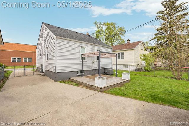 372 E Drayton Street, Ferndale, MI 48220