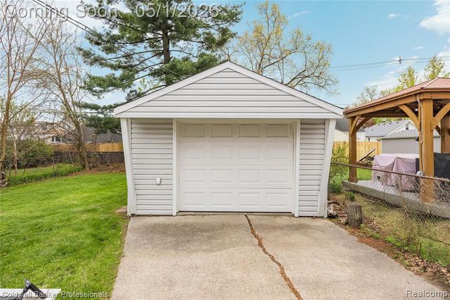 372 E Drayton Street, Ferndale, MI 48220