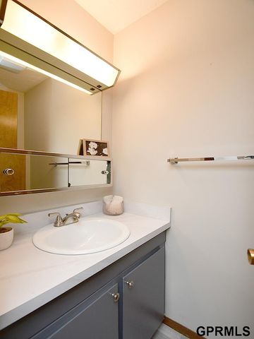 4613R Tipperary Trail, Lincoln, NE 68512