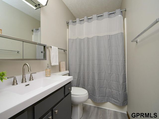 4613R Tipperary Trail, Lincoln, NE 68512