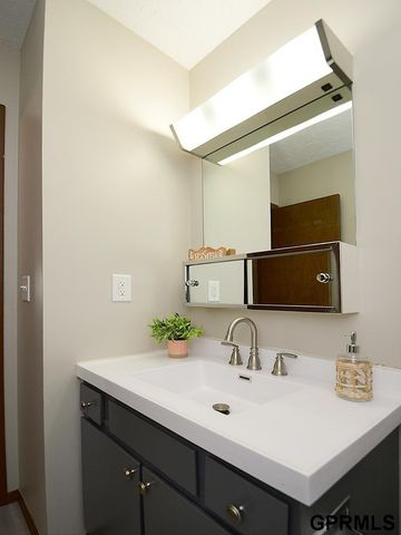 4613R Tipperary Trail, Lincoln, NE 68512