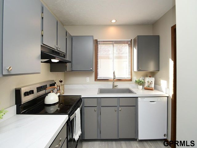 4613R Tipperary Trail, Lincoln, NE 68512