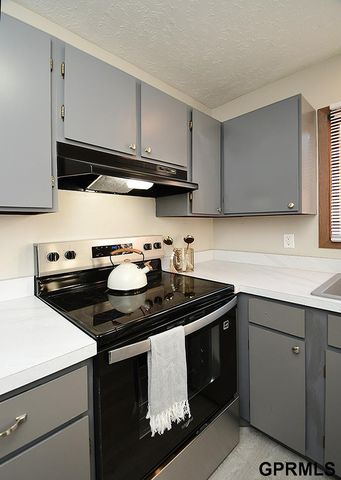 4613R Tipperary Trail, Lincoln, NE 68512