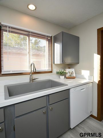 4613R Tipperary Trail, Lincoln, NE 68512