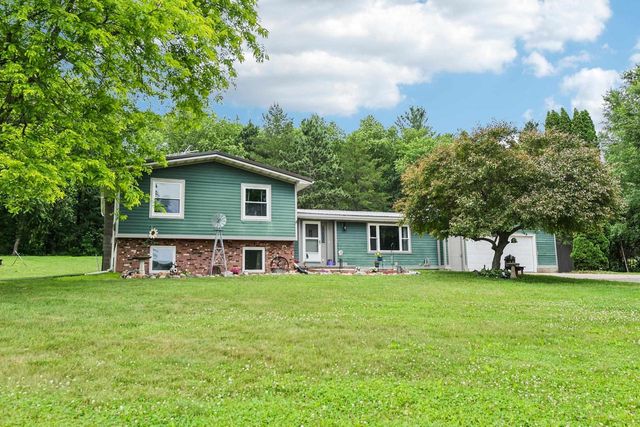S3285 Lake Virginia Road, Reedsburg, WI 53959