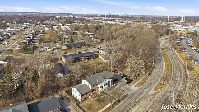 1833 Prairie Parkway SW, Wyoming, MI 49519