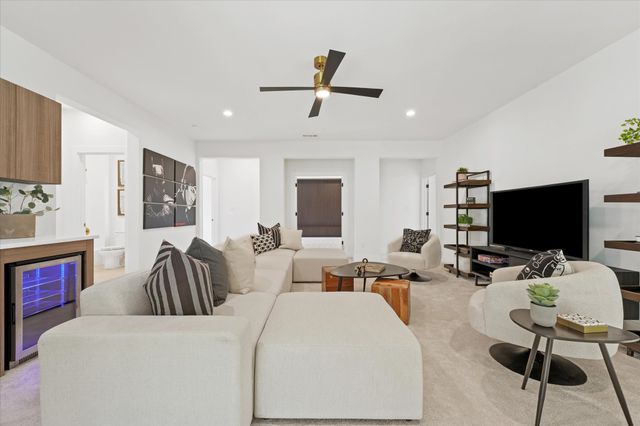 1032 E Parview Circle, Grand Prairie, TX 75104