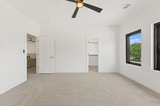 1032 E Parview Circle, Grand Prairie, TX 75104