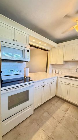 2728 N Garden Dr Drive N 214, Lake Worth, FL 33461
