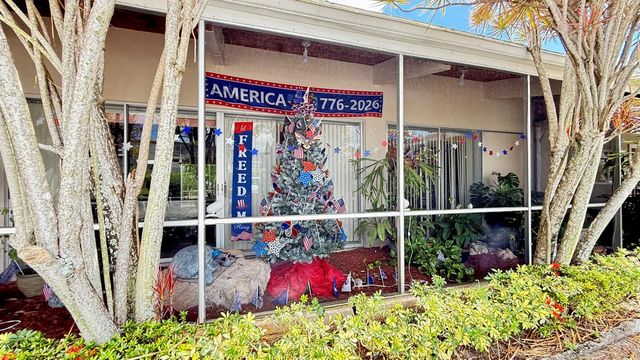 2728 N Garden Dr Drive N 214, Lake Worth, FL 33461