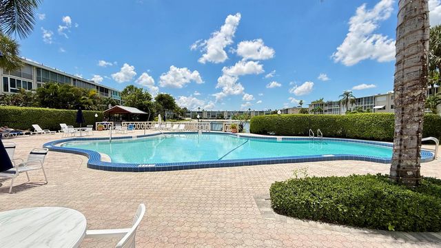 2728 N Garden Dr Drive N 214, Lake Worth, FL 33461