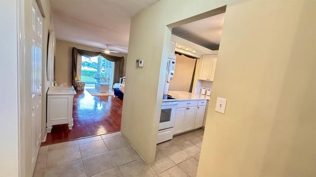 2728 N Garden Dr Drive N 214, Lake Worth, FL 33461