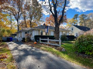 157 Gardens Dr, Springfield, MA 01119