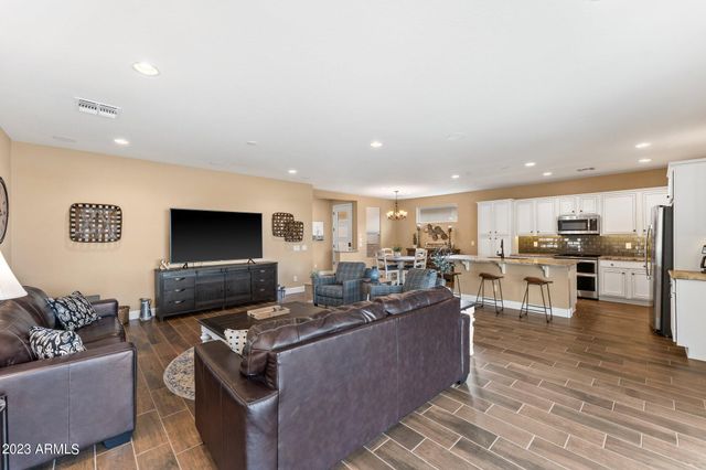 4456 COVERED WAGON Trail, Wickenburg, AZ 85390