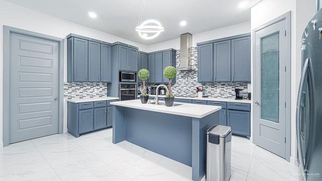 2717 E Giorgio Drive, Edinburg, TX 78542