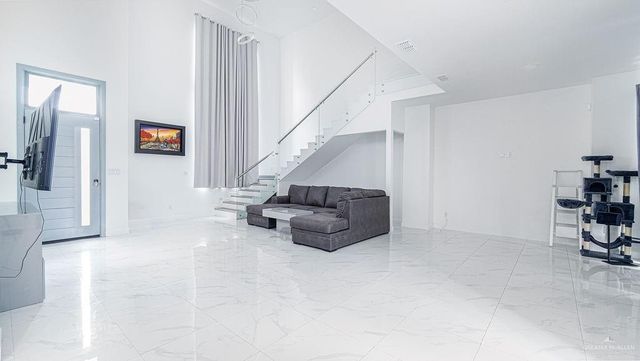 2717 E Giorgio Drive, Edinburg, TX 78542