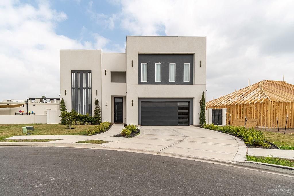 2717 E Giorgio Drive, Edinburg, TX 78542