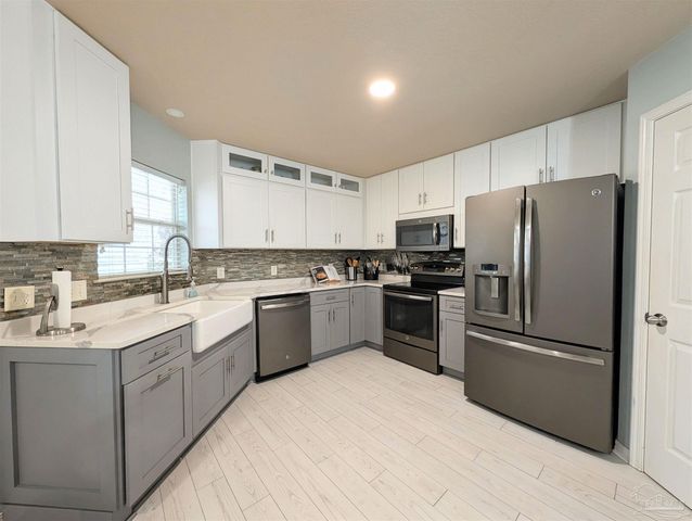 629 Downhaul Dr, Pensacola, FL 32507