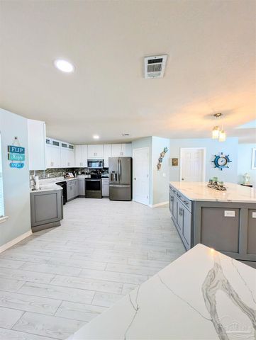 629 Downhaul Dr, Pensacola, FL 32507