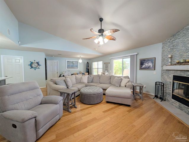 629 Downhaul Dr, Pensacola, FL 32507