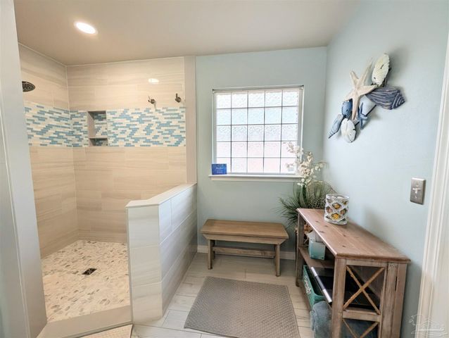 629 Downhaul Dr, Pensacola, FL 32507