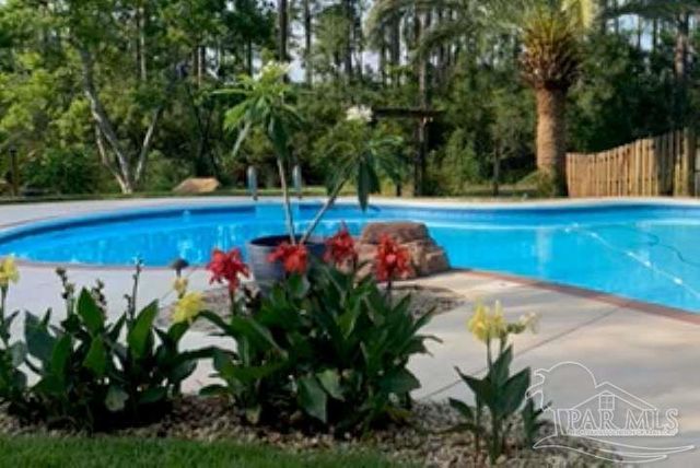 629 Downhaul Dr, Pensacola, FL 32507