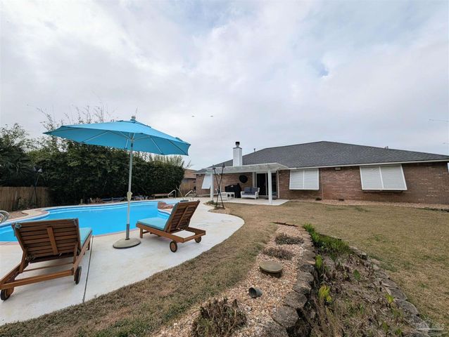 629 Downhaul Dr, Pensacola, FL 32507