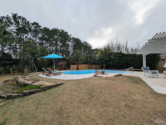 629 Downhaul Dr, Pensacola, FL 32507