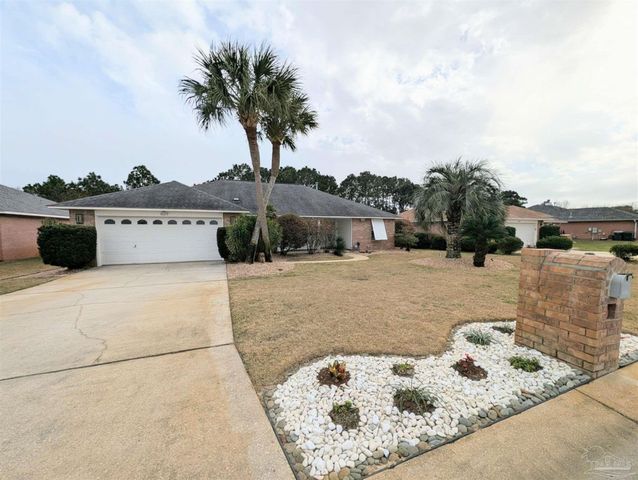 629 Downhaul Dr, Pensacola, FL 32507