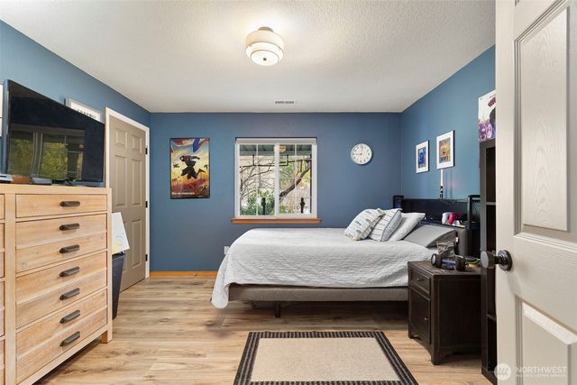 4075 Farmer Dell Road E, Port Orchard, WA 98366