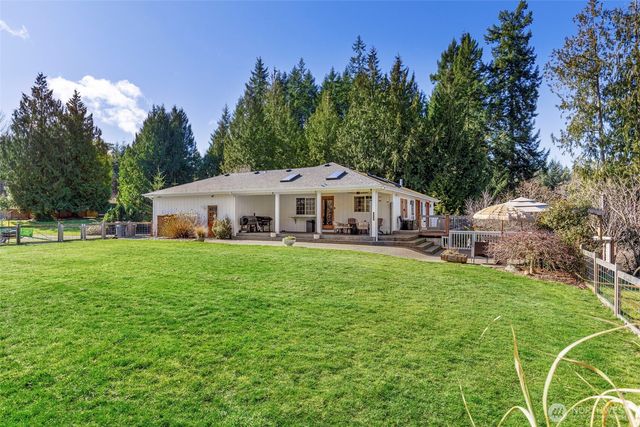 4075 Farmer Dell Road E, Port Orchard, WA 98366