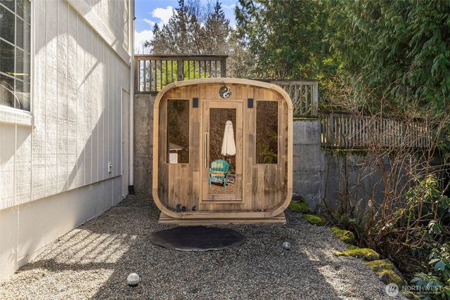 4075 Farmer Dell Road E, Port Orchard, WA 98366