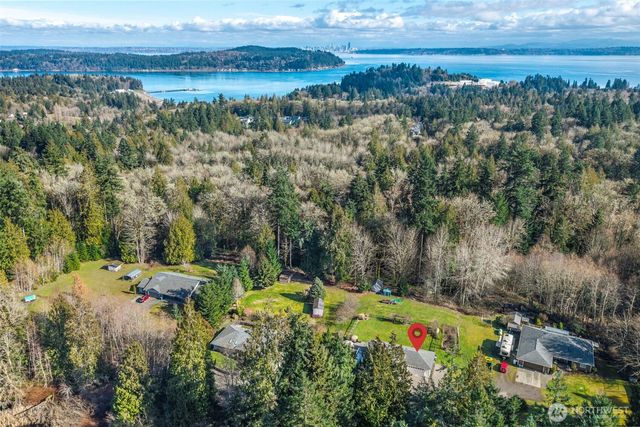 4075 Farmer Dell Road E, Port Orchard, WA 98366