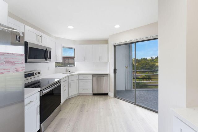 3590 Via 501, Lake Worth, FL 33467