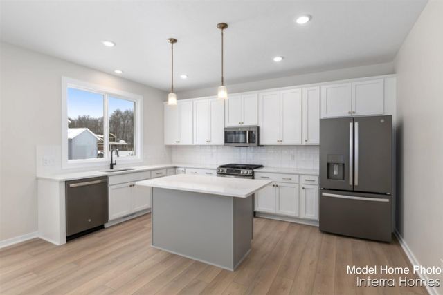 2181 Emerald Shore Circle Ne, Grand Rapids, MI 49505