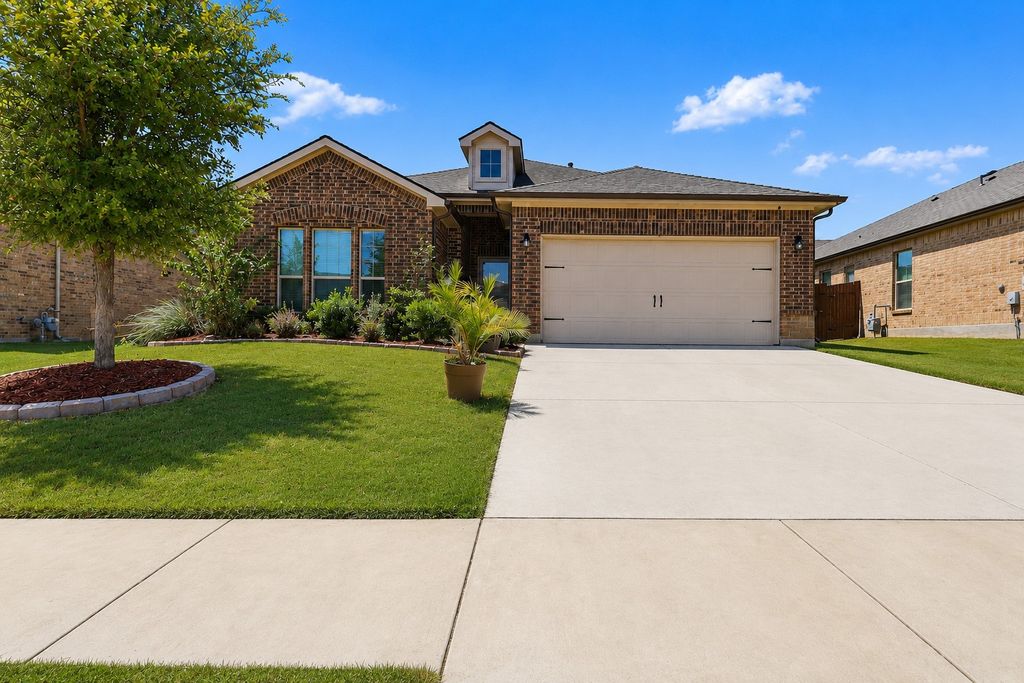 1112 Pacifica Trail, Cleburne, TX 76033 — exterior