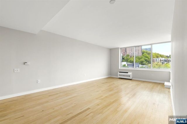 310 Hudson Park 310, Edgewater, NJ 07020