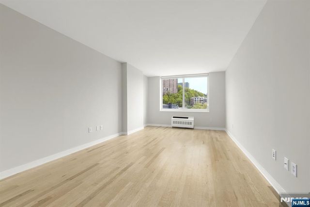 310 Hudson Park 310, Edgewater, NJ 07020