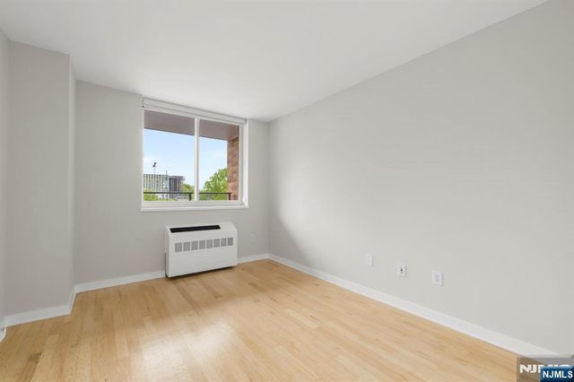 310 Hudson Park 310, Edgewater, NJ 07020