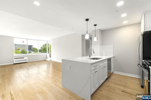 310 Hudson Park 310, Edgewater, NJ 07020