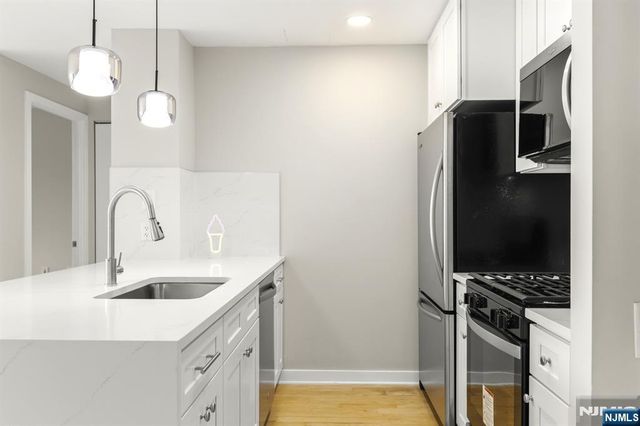 310 Hudson Park 310, Edgewater, NJ 07020