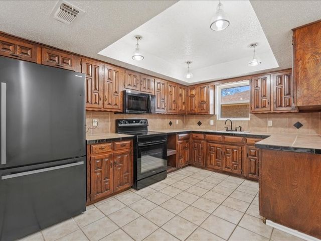 146 Meadowbrook Drive, Desoto, TX 75115