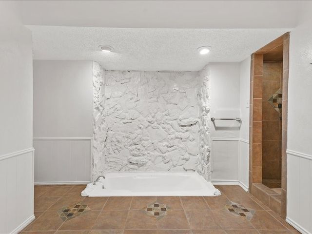 146 Meadowbrook Drive, Desoto, TX 75115