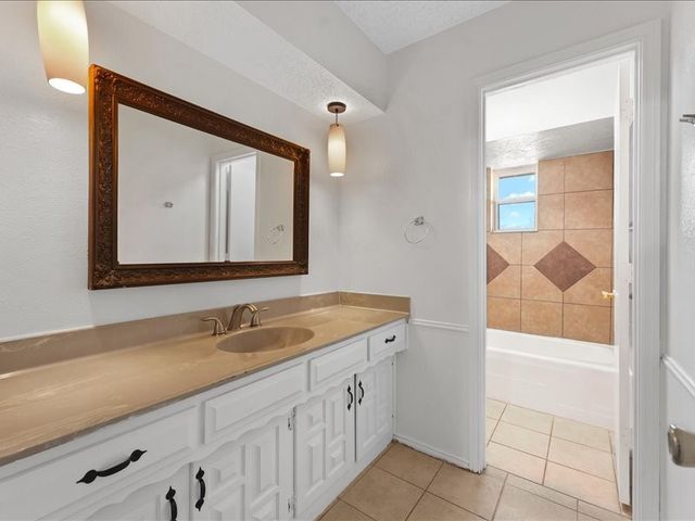 146 Meadowbrook Drive, Desoto, TX 75115