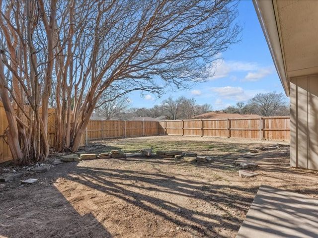 146 Meadowbrook Drive, Desoto, TX 75115